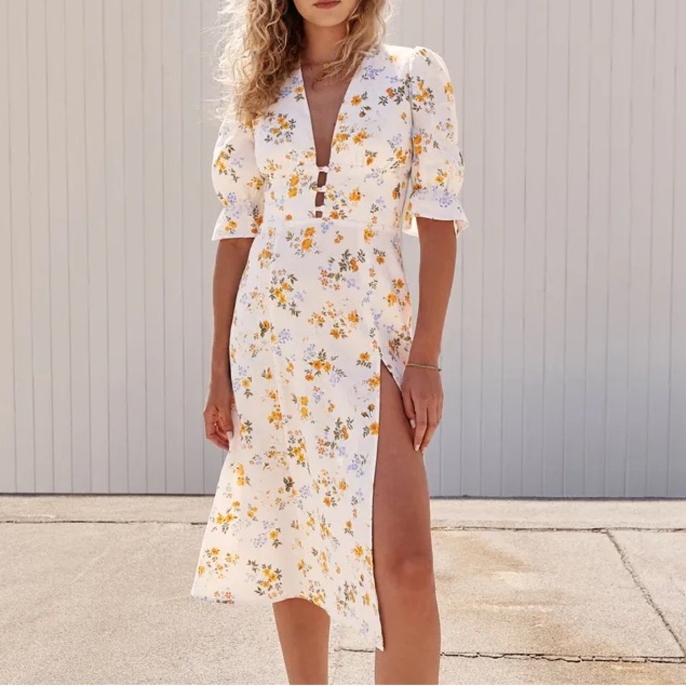 Reformation Maribel Linen Dress in very good condition.